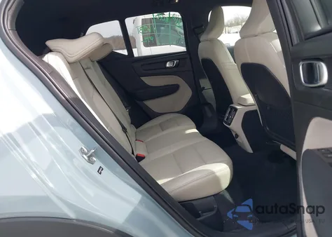 2019 Volvo Xc40 T5 Momentum z USA, uszkodzony, nr VIN YV4162UK8K2103729